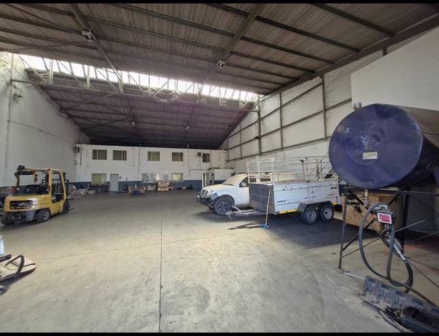 950M² FACTORY TO LET IN JET PARK